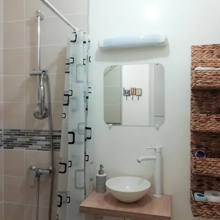 Lejlighed Chic And Spacious Apart With Terrace And Parking