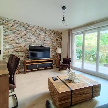 Chic And Spacious Apart With Terrace And Parking * Saint-Denis (Seine-Saint-Denis)