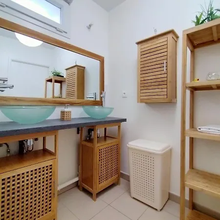 Chic And Spacious Apart With Terrace And Parking * Saint-Denis (Seine-Saint-Denis)