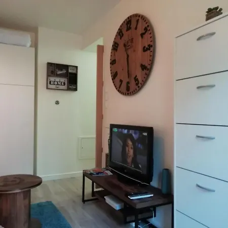 Chic And Spacious Apart With Terrace And Parking Lejlighed