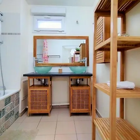 Chic And Spacious Apart With Terrace And Parking Lejlighed