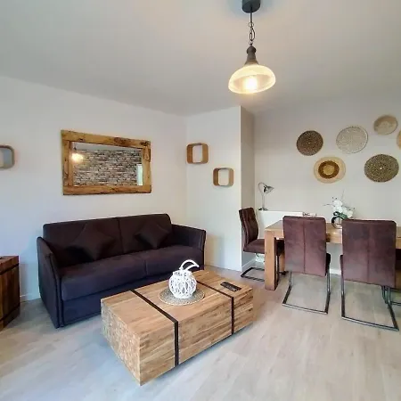 Lejlighed Chic And Spacious Apart With Terrace And Parking