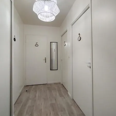 Lejlighed Chic And Spacious Apart With Terrace And Parking